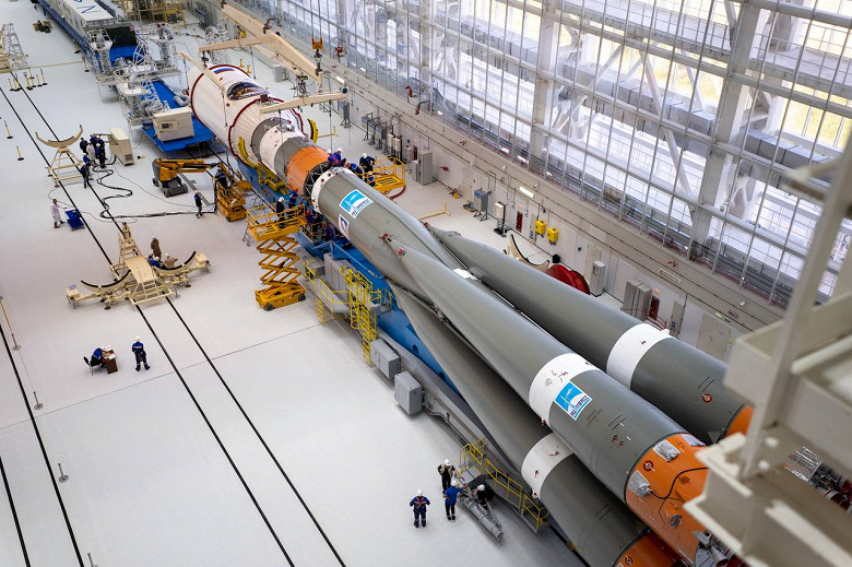 Первая в истории современной России лунная миссия: на Восточном полностью собрали ракету «Союз» для запуска «Луны-25»
